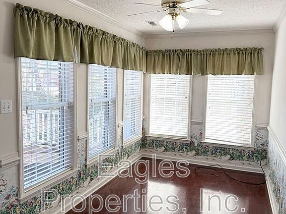 3rd image of 107 Roundtree Ln