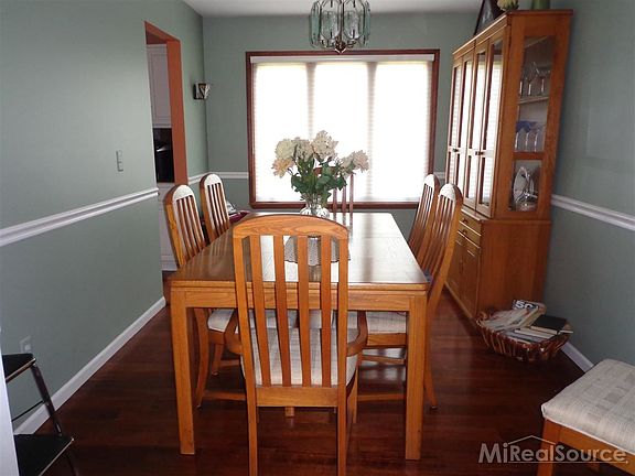 4th image of 12774 Windsor Ct