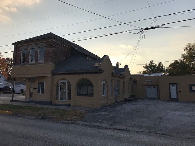 1st image of 701 N Prairie St