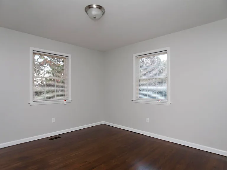 401 Valley View Dr — Photo 18