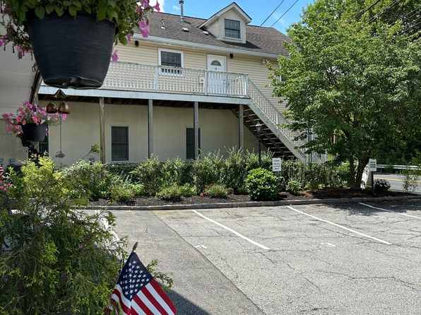 586 Commerce St #2B