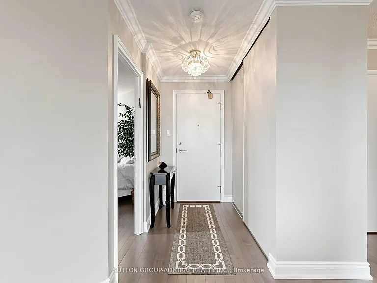 7460 Bathurst St #507 — Photo 2