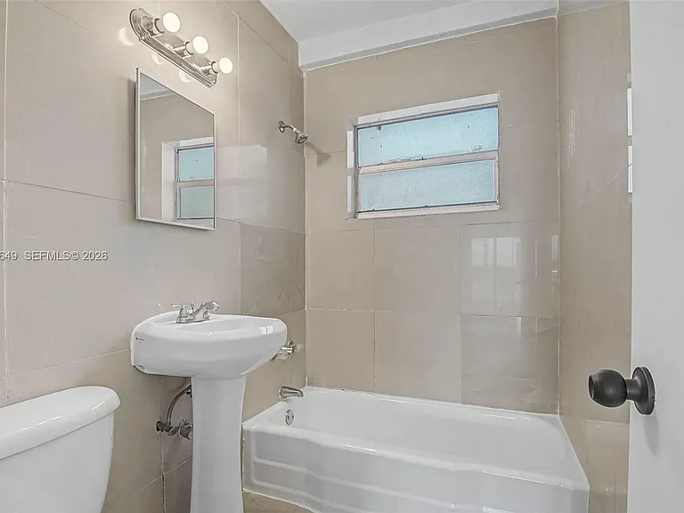 1685 Jefferson Ave #15 — Photo 11
