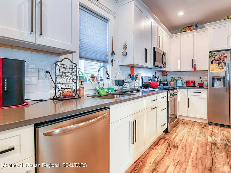 90 Lawrence Ave — Photo 13
