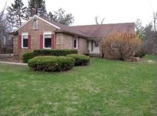 2112 Hidden Lake Dr, West Bloomfield, MI 48324