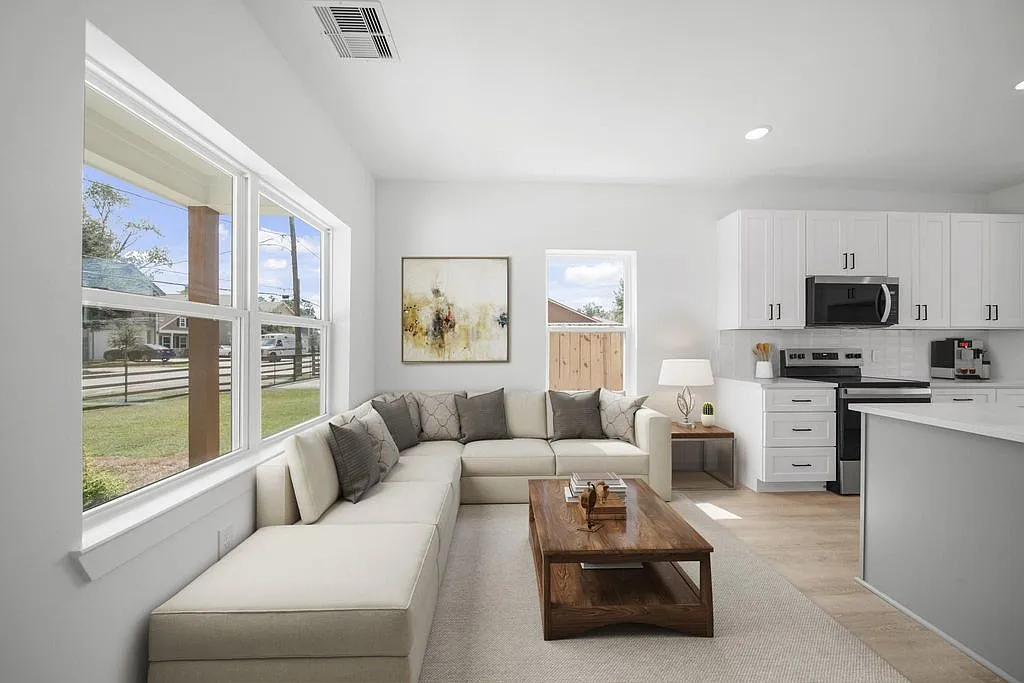 3 bed, 1304 sqft, $1,975 — Photo 3