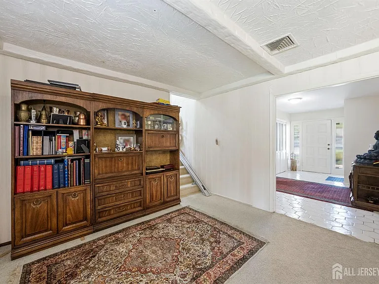34 Ventnor Dr — Photo 10