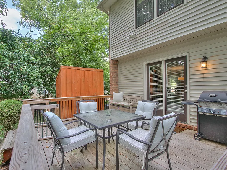 3321 Lealand Ln — Photo 34