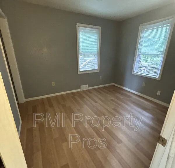 6712 W Villard Ave — Photo 6