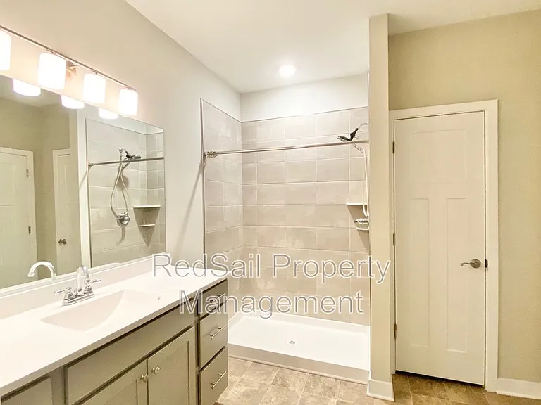 208 Fishers Ct — Photo 23