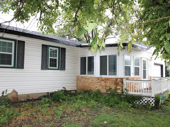 2284 Roach St, Salina, KS 67401
