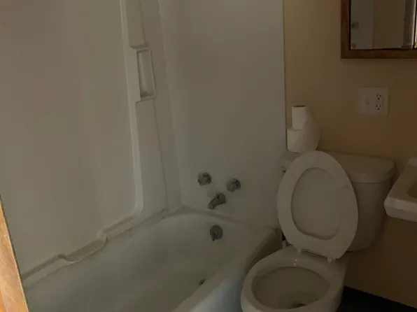 913 Riverview Avenue, 913 Riverview Ave APT 6, Bismarck, ND 58504