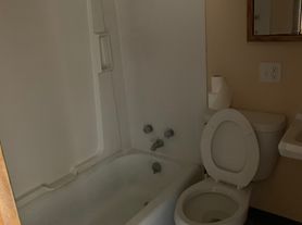 913 Riverview Avenue