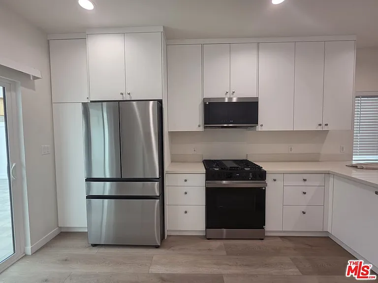 6748 Ben Ave — Photo 18