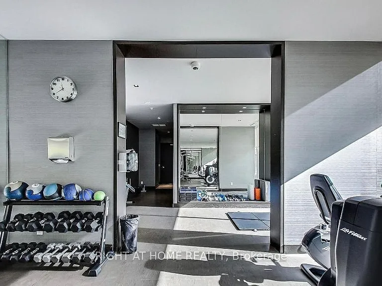 21 Scollard St #412 — Photo 10