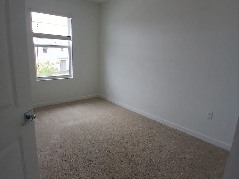 1347 NE 2nd Ct — Photo 2