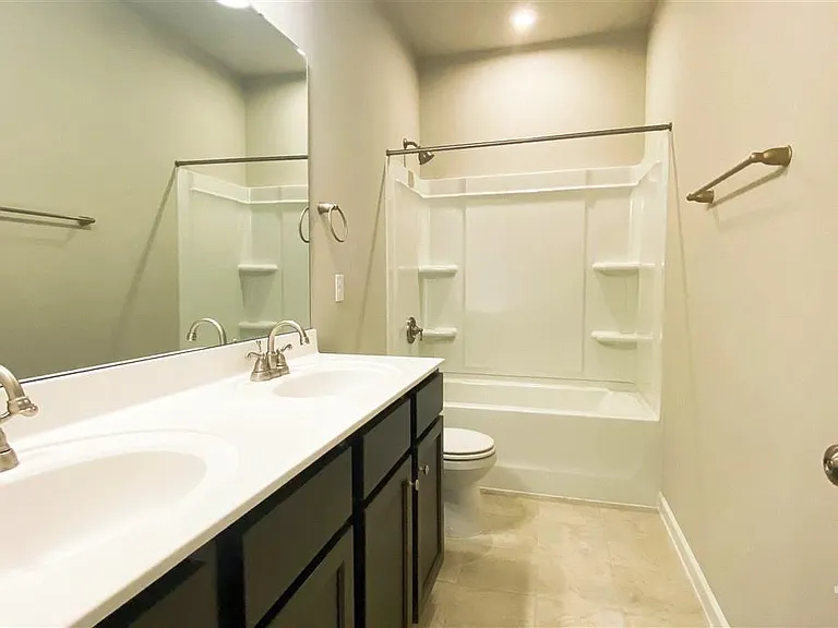 205 Stornoway Ln — Photo 13