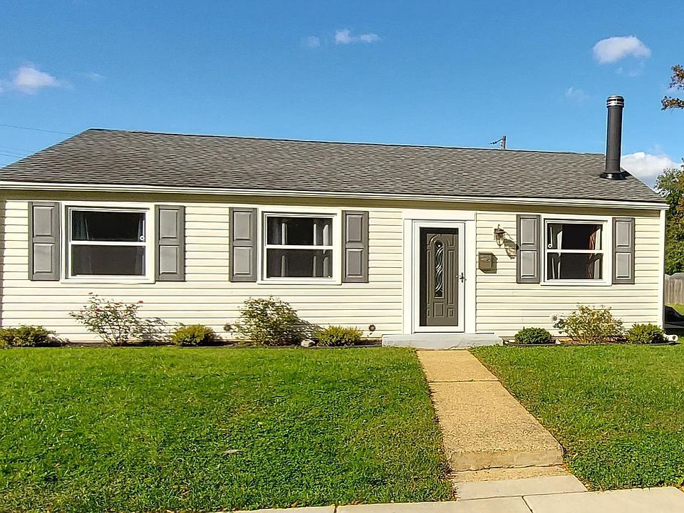 1st image of 1804 Saunders Way