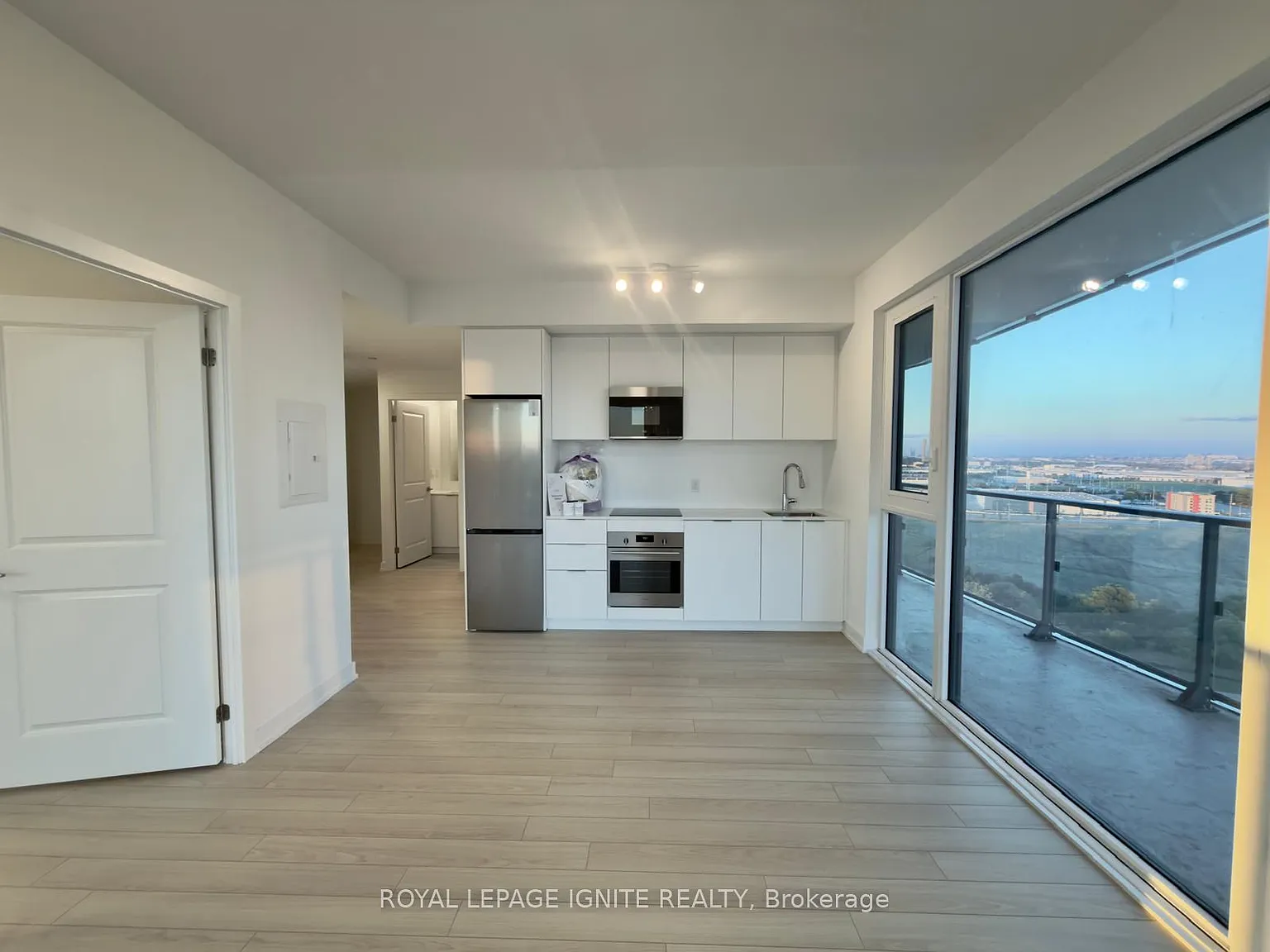 2 bed, $2,500 — Photo 4