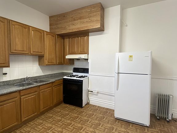 4th image of 350 Clement St