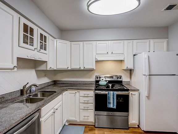 5th image of 1243 E Baldwin Ln Unit 109