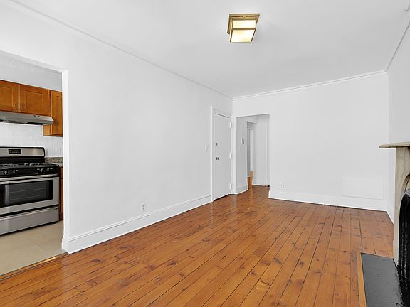 2nd image of 200 6th Ave #4