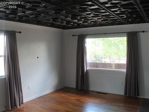 5th image of 1605 Churchill St