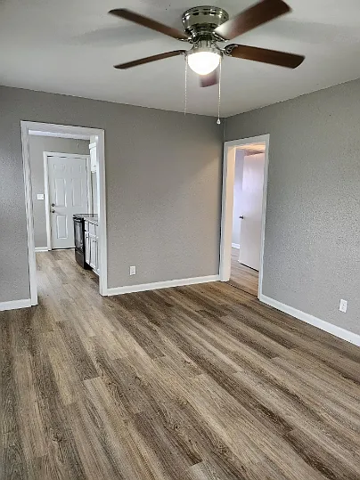 Central Park Apartments — Photo 38