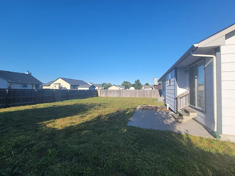 408 E Berry Ave — Photo 10