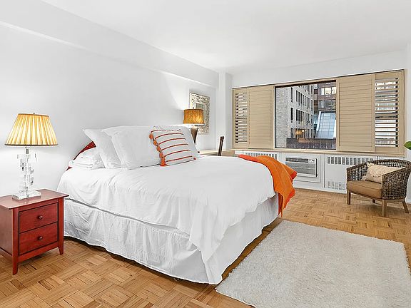 4th image of 110 E 57th St APT 9E