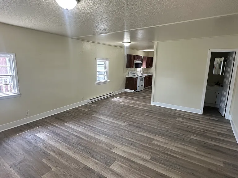910 Carolina St — Photo 3