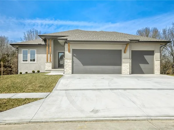 1206 NW 5th St, Oak Grove, MO 64075