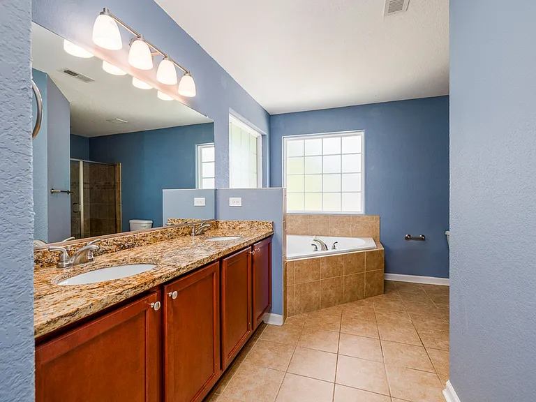 7713 Cortlandt Pl — Photo 27