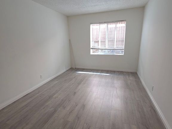 4th image of 1853 1/2 Alpha Rd #4