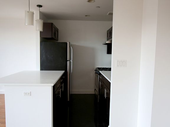 4th image of 832 Dekalb Ave APT 4B