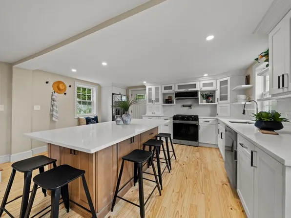 162 High St #B, Danvers, MA 01923