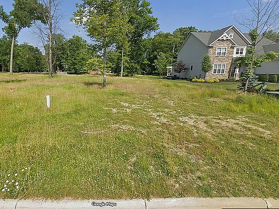 3rd image of 8419 Victoria Dr