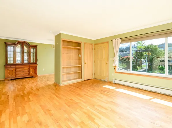 623 E 10th St, Port Angeles, WA 98362