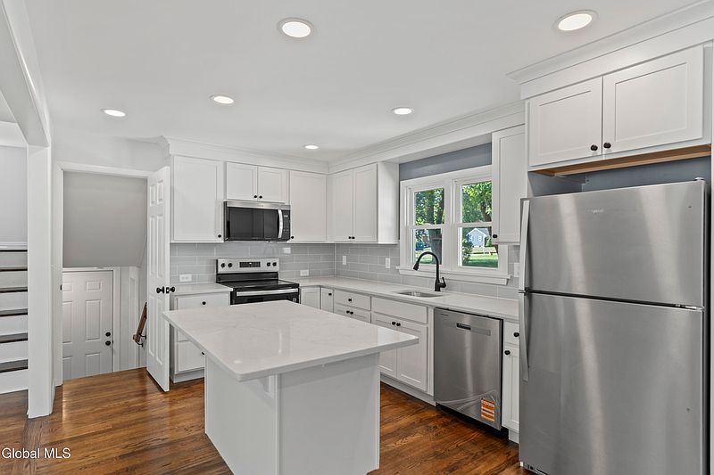 5th image of 152 Okara Drive
