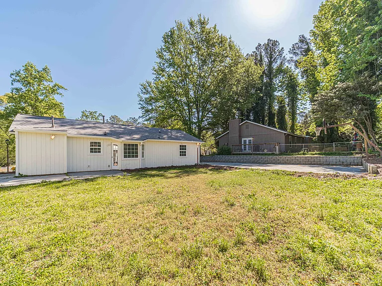 594 Harvard Dr — Photo 6