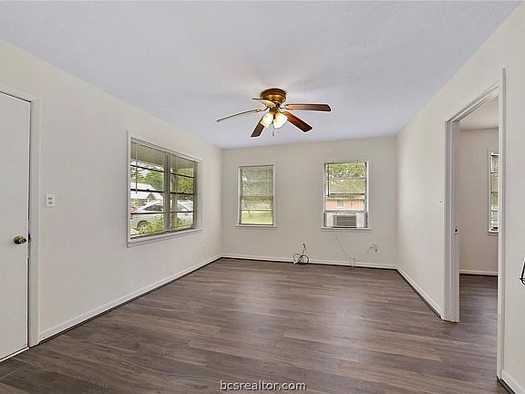 5th image of 107 Skrabanek St