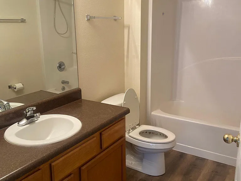102 Corwin Dr — Photo 5