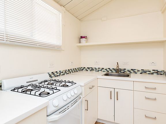 4th image of 6250-6264.5 Stanley Ave #6262