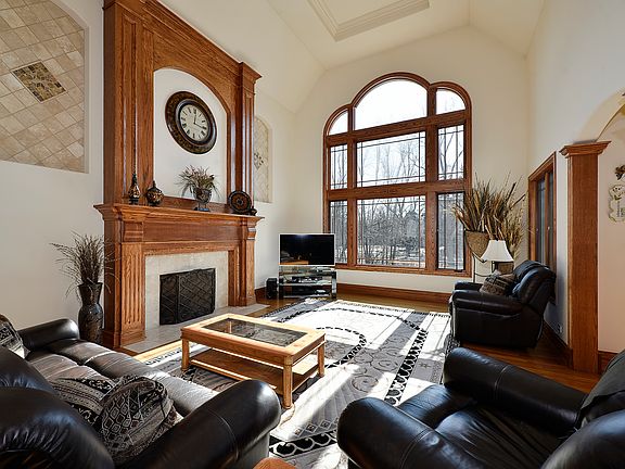 3rd image of 10 Carnoustie Ln