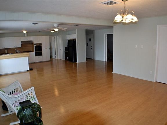 3rd image of 705 Blume Dr