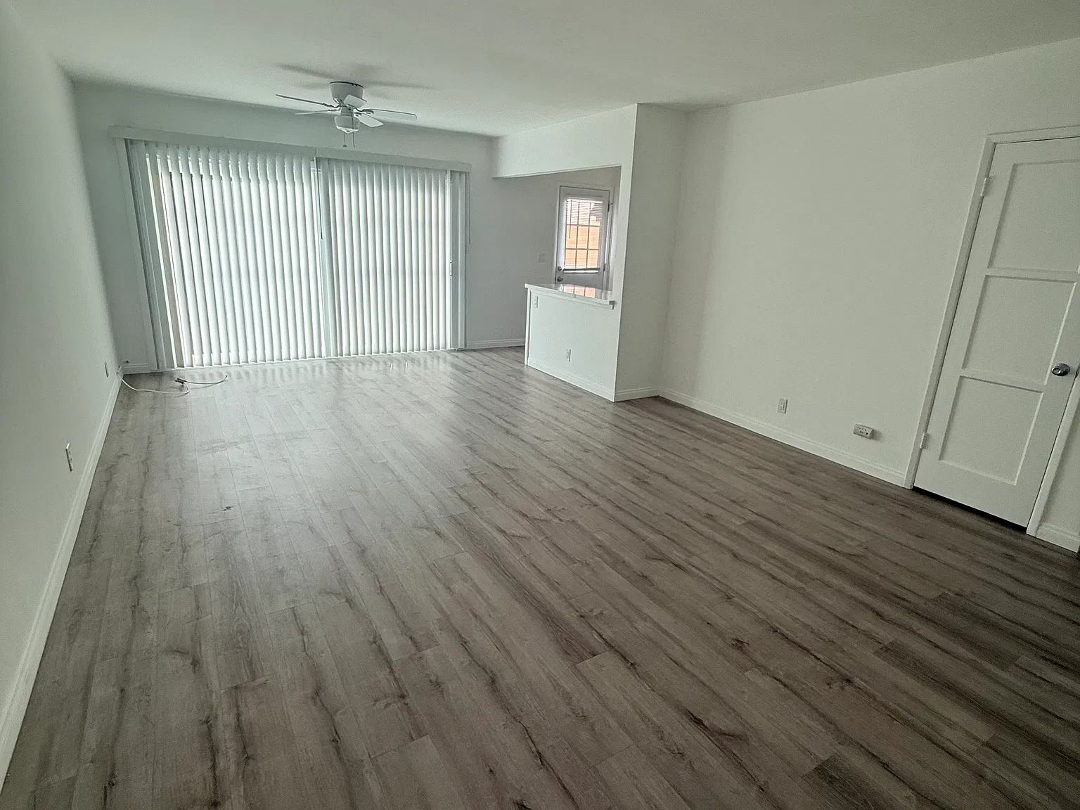 3 bed, 1026 sqft, $3,725 — Photo 2