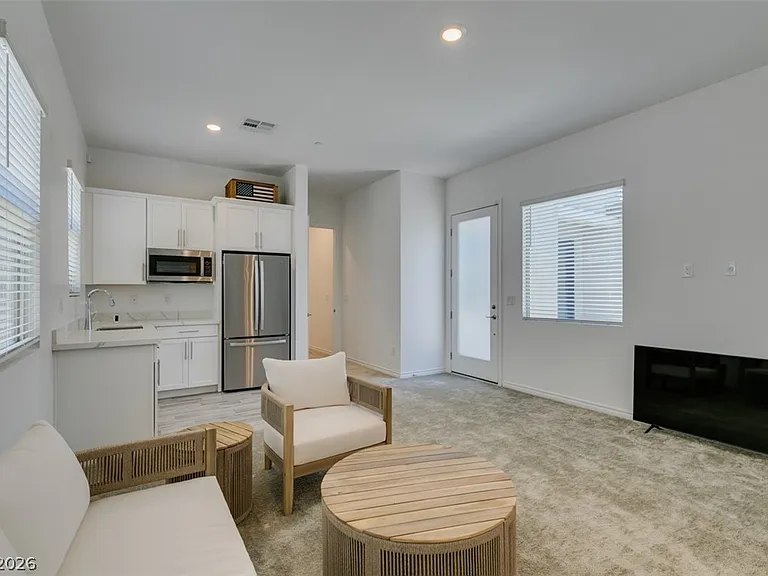 988 Edinburgh Fields Ct — Photo 38