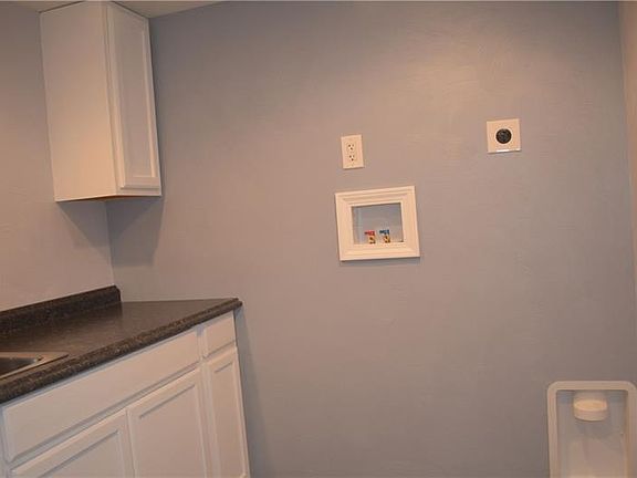 4th image of 12111 Longview Dr