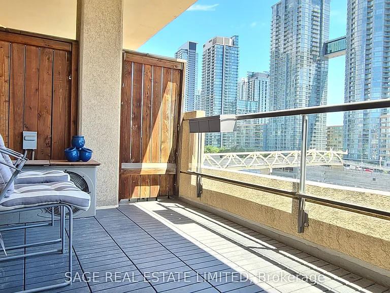 550 Front St W #438 — Photo 10