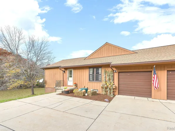 11723 Shenandoah Dr, South Lyon, MI 48178